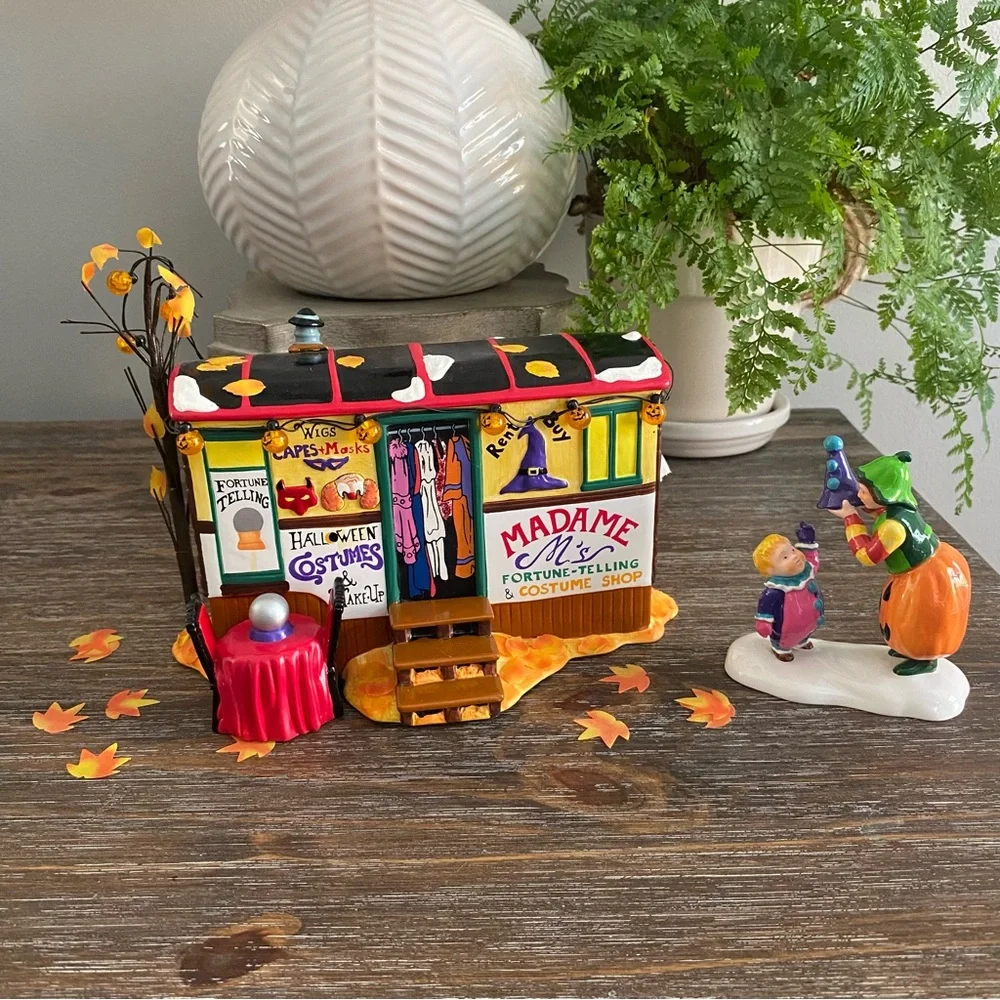 Dept‎ 56 Halloween ‘Costumes for Sale’ Retired Snow Village Lights Work w/Box